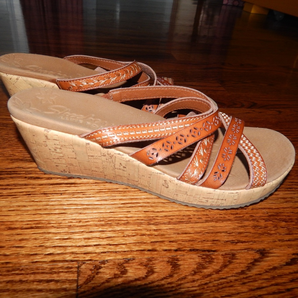 Sketchers Luxe Foam Wedge Platform Sandal